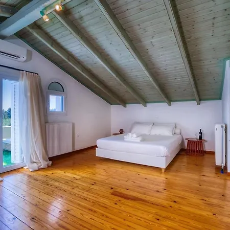 Апартаменты Mavres Luxury Loft